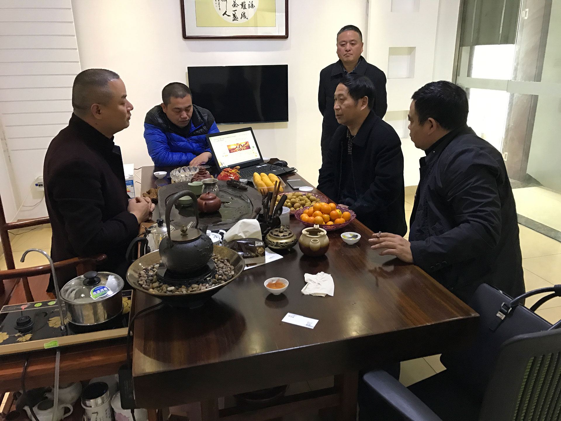湖南省電瓷電器行業(yè)商會(huì )蒞臨我公司指導工作